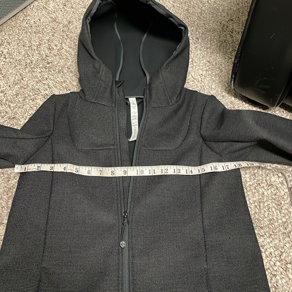 New Lululemon long rain coat - Picture 4 of 10